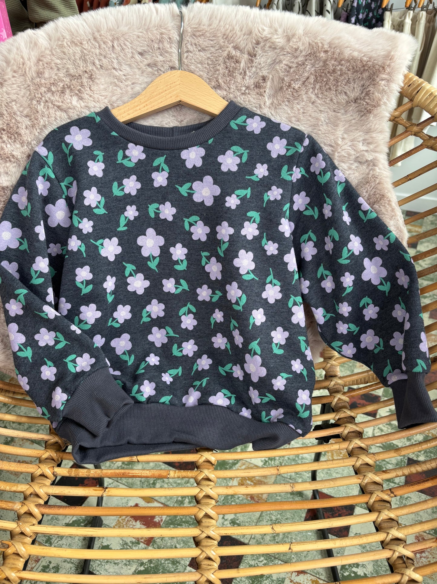 Sweater bloem lila donker