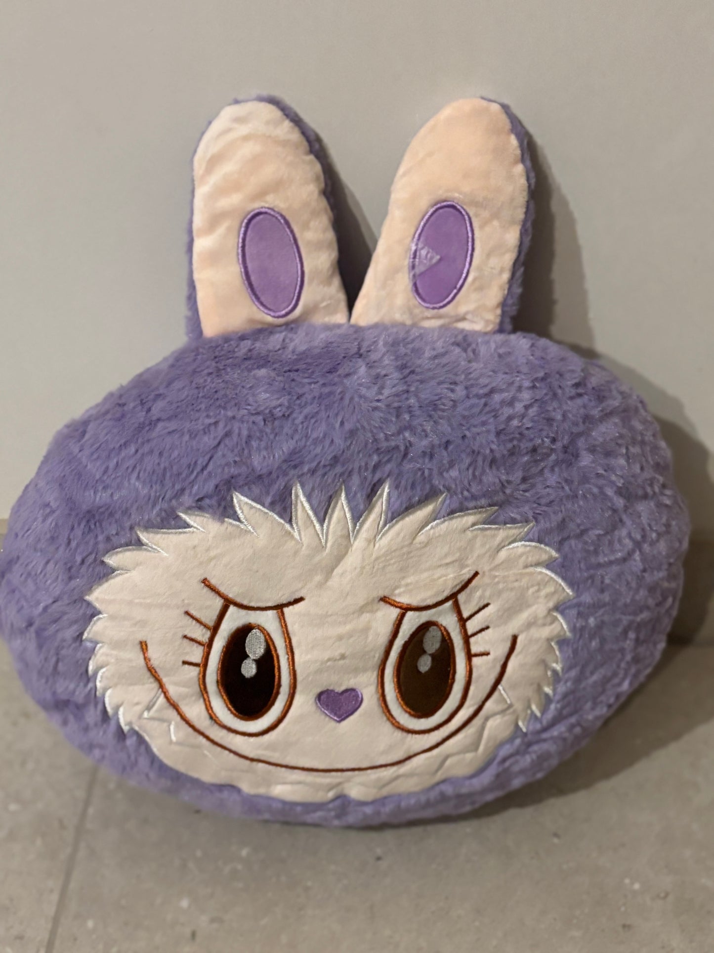 Hoofd Labubu met dekentje