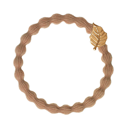 ByEloise Haarelastiek/ Armband - Gold leaf camel