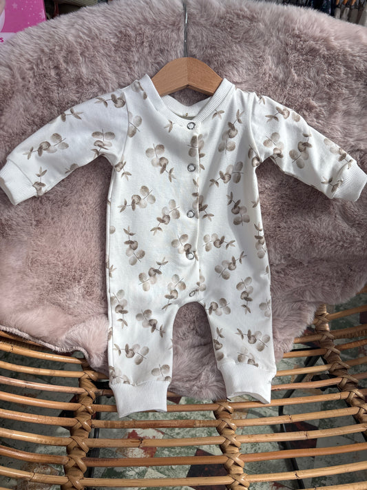 Babypakje met olijfblaadjes
