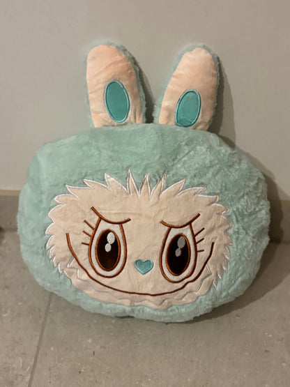 Hoofd Labubu met dekentje