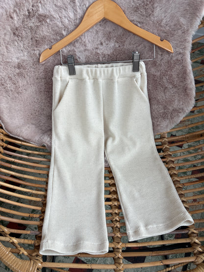 Crème broek met vrolijke gele smiley
