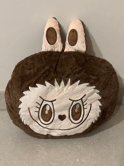 Hoofd Labubu met dekentje